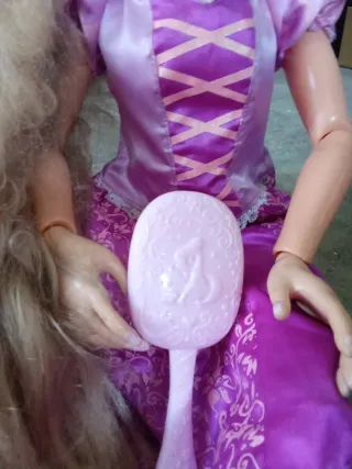 Muñeca Rapunzel Gigante con Peine