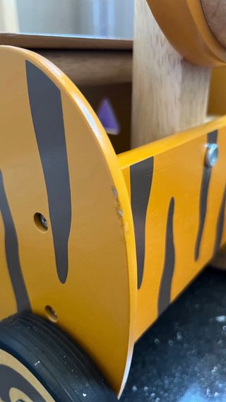 Correpasillos madera diseño tigre