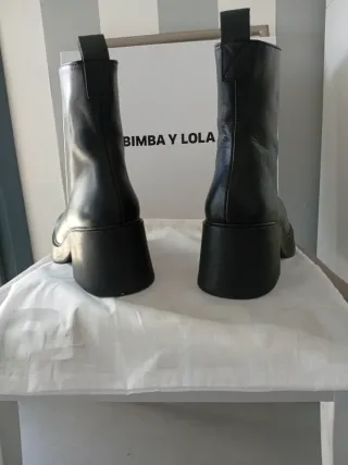 Botas BIMBA Y LOLA negras con cremallera