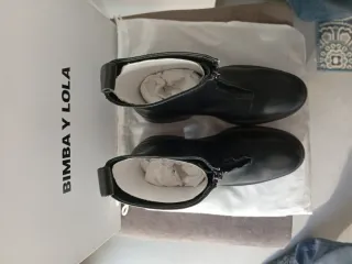 Botas BIMBA Y LOLA negras con cremallera