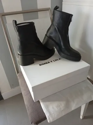 Botas BIMBA Y LOLA negras con cremallera