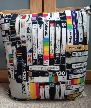 Cojín Estampado Retro VHS Años 80