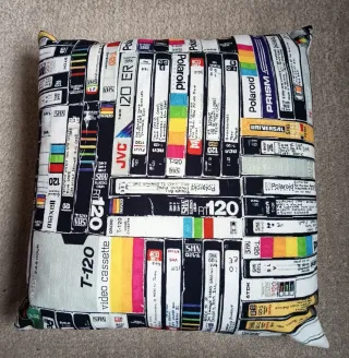 Cojín Estampado Retro VHS Años 80