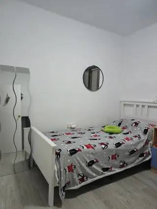 Alquilo habitacion para chica o chico que trabaje.