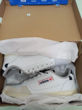 Zapatillas Adidas Blancas y Beige