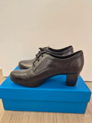 Comodísimos zapatos de tacón de piel 5th Avenue