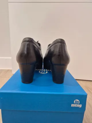 Comodísimos zapatos de tacón de piel 5th Avenue