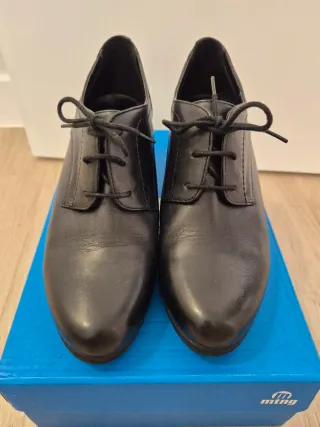 Comodísimos zapatos de tacón de piel 5th Avenue