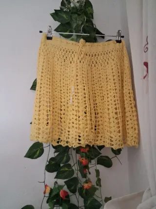 Falda crochet amarilla hecha a mano