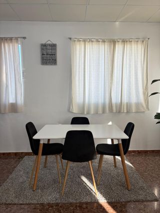 LIQUIDAMOS MESA CON SILLAS NUEVAS *685*038*326*