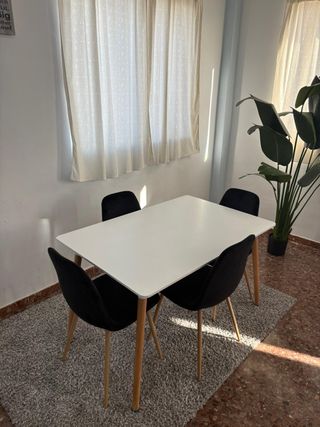 LIQUIDAMOS MESA CON SILLAS NUEVAS *685*038*326*