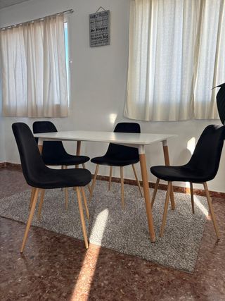 LIQUIDAMOS MESA CON SILLAS NUEVAS *685*038*326*