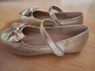 Zapatos vestir blancos y dorados talla 36