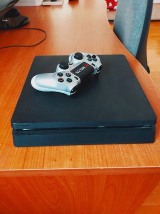 Playstation 4 con joystick AC Milan