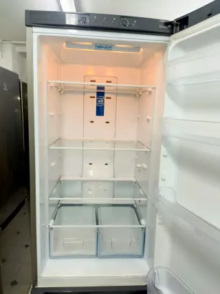 Nevera marca Indesit 200/60cm clase A+ con garanti