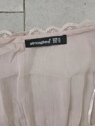 Blusa transparente con encaje