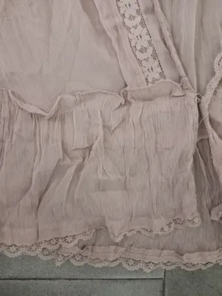 Blusa transparente con encaje