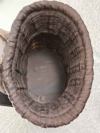 FIGURA PORTEADOR AFRICANO CON CESTO DECORACIÓN