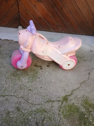 Moto de juguete para niña
