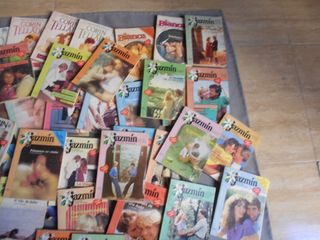 LOTE DE 50 NOVELAS ROMANTICAS JAZMIN