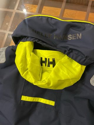 Chaqueta 300€ impermeable Helly Hansen nueva