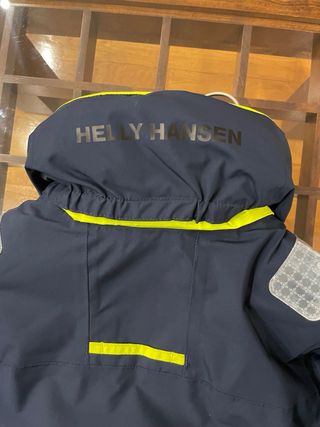 Chaqueta 300€ impermeable Helly Hansen nueva