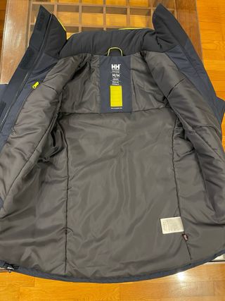 Chaqueta 300€ impermeable Helly Hansen nueva