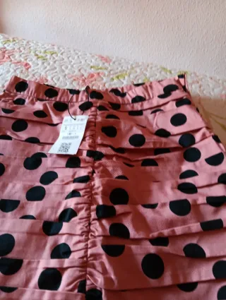 Minifalda Stradivarius lunares rosa