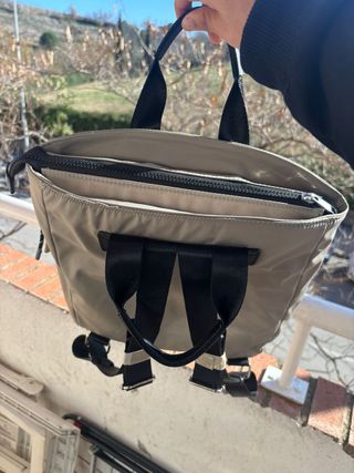 Mochila de mujer beige, elegante y práctica, perfe