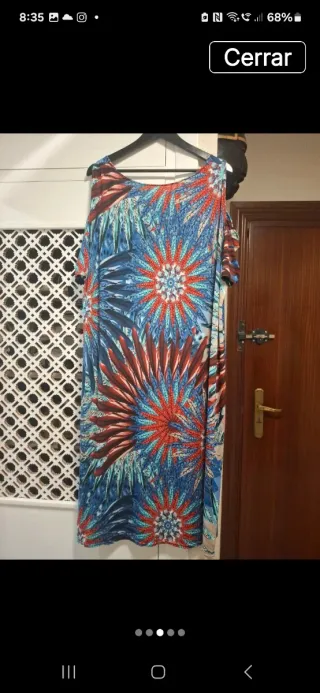 Ropa con estampado tropical