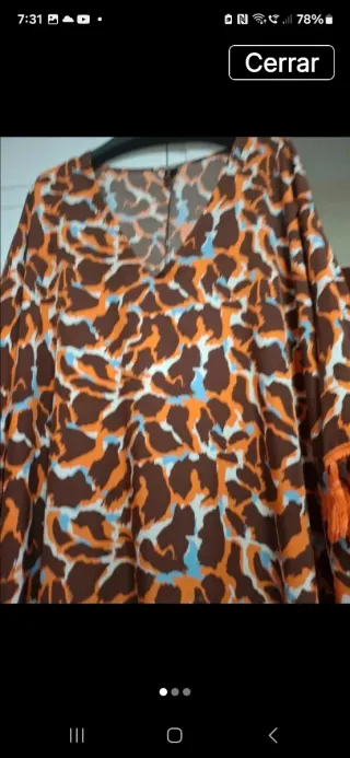 Ropa con estampado tropical