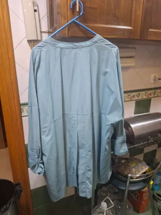 Ropa con estampado tropical