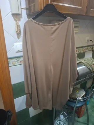 Ropa con estampado tropical