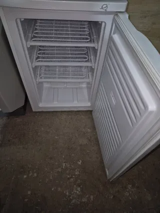 Congelador vertical blanco