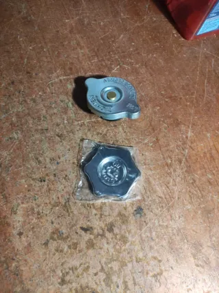 Tapón radiador y aceite Seat 600