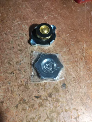 Tapón radiador y aceite Seat 600