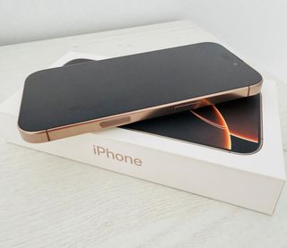 iPhone 16 Pro 128GB Dorado