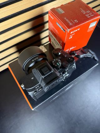 Cámara Sony a7 IV + Objetivo Sony FE 50mm f/1.8