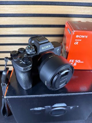 Cámara Sony a7 IV + Objetivo Sony FE 50mm f/1.8