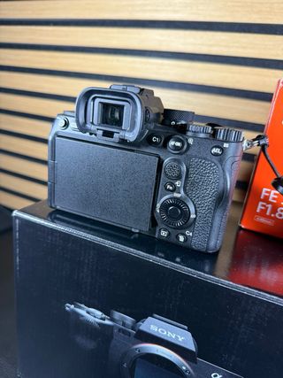 Cámara Sony a7 IV + Objetivo Sony FE 50mm f/1.8