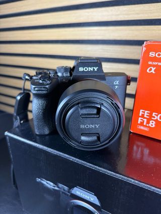 Cámara Sony a7 IV + Objetivo Sony FE 50mm f/1.8
