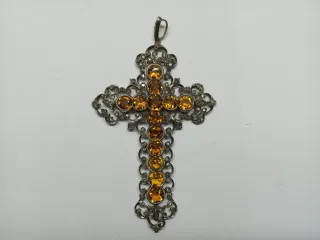 Gran cruz pectoral con pedrería