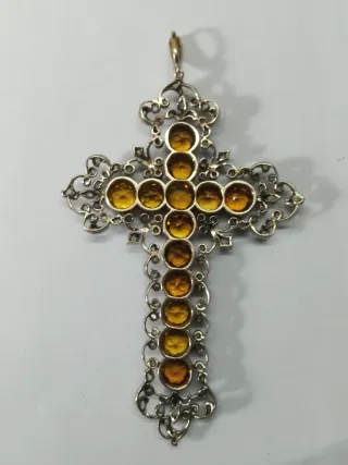 Gran cruz pectoral con pedrería