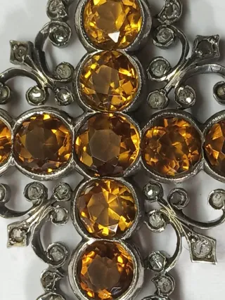 Gran cruz pectoral con pedrería