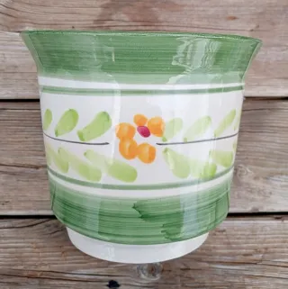 MACETA DE CERÁMICA DECORADA.