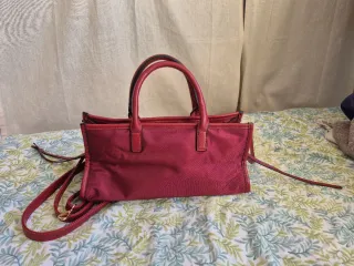 Bolso rojo con correa