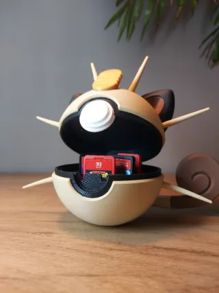 Meowth inspired Poké Ball