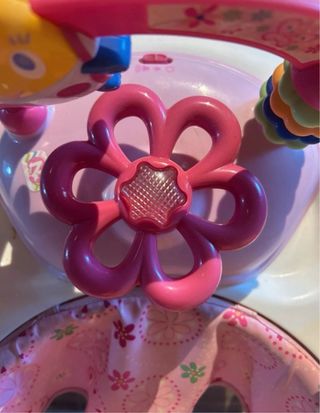 Andador bebé rosa con juguetes