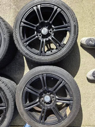 Llantas Momo 215/45 ZR16 con neumaticos