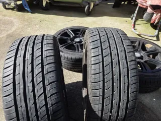 Llantas Momo 215/45 ZR16 con neumaticos